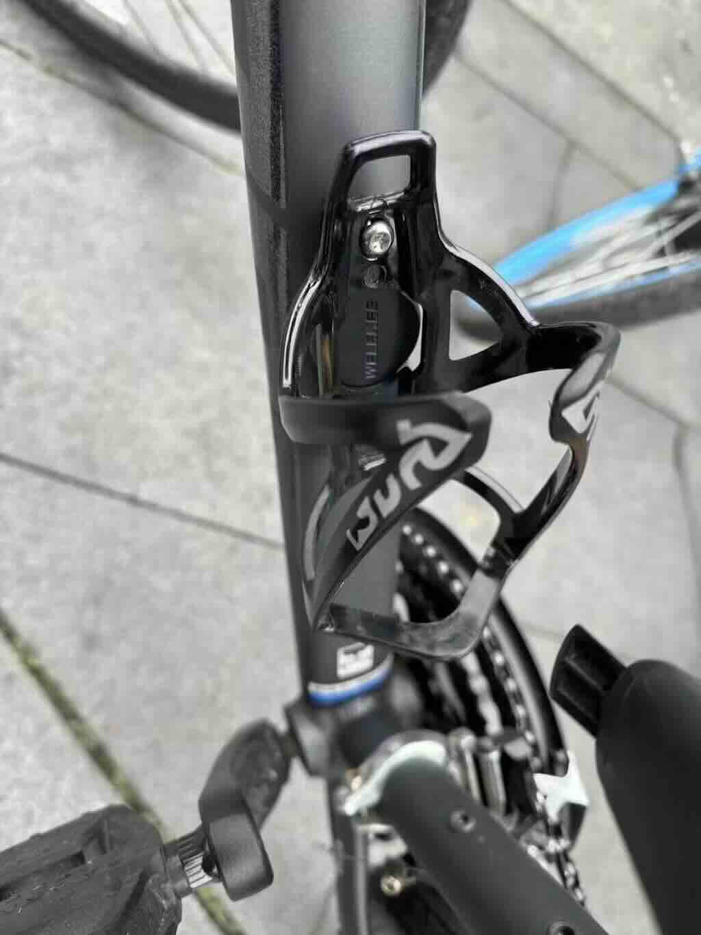 bicycle hidden apple airtag mount