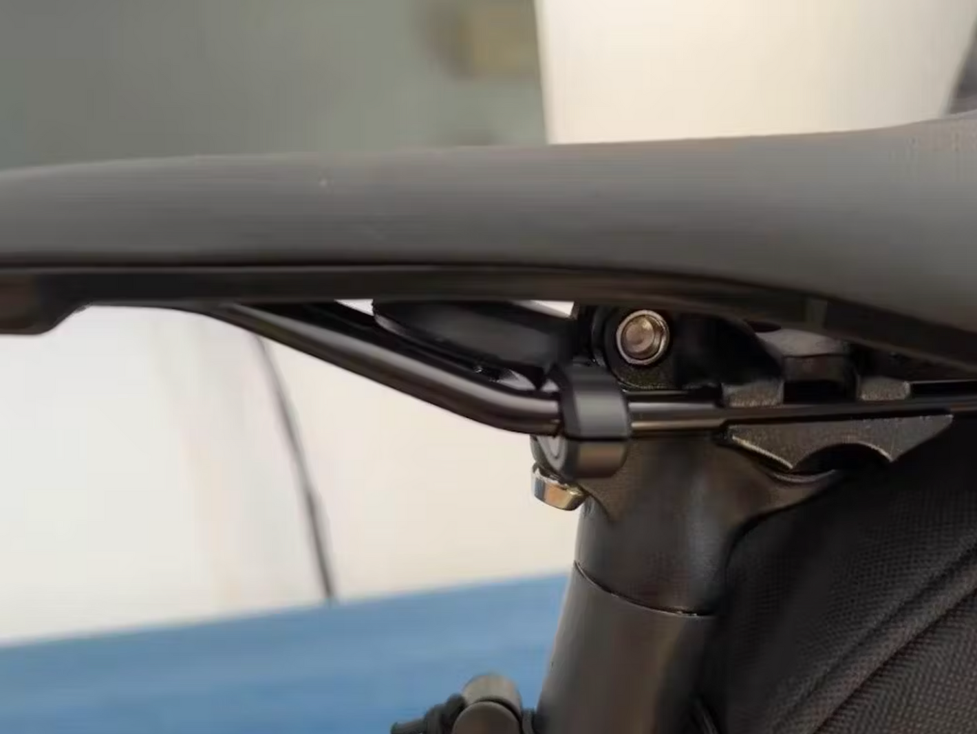 bike saddle airtag case